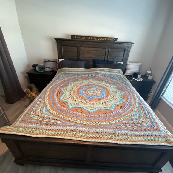 HANDMADE crocheted afghan. - Picture 2 of 3